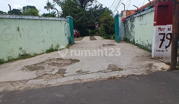 Tanah Luas Bonus Rumah Kayu di Pesanggrahan Jakarta Selatan.