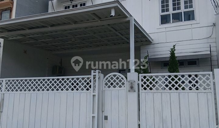 Rumah Siap Huni Lokasi Strategis Dekat Pondok Indah.