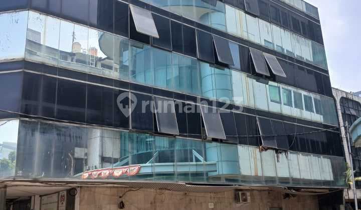 Dijual Gedung Tiga Lantai di Cikini Raya Menteng Jakarta Pusat