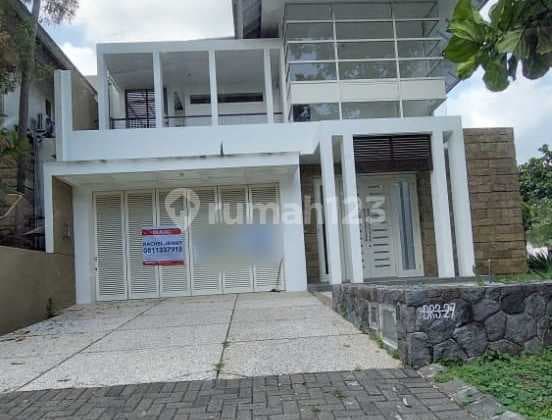 Dijual Rumah 2 lantai di perumahan Citraland surabaya barat
