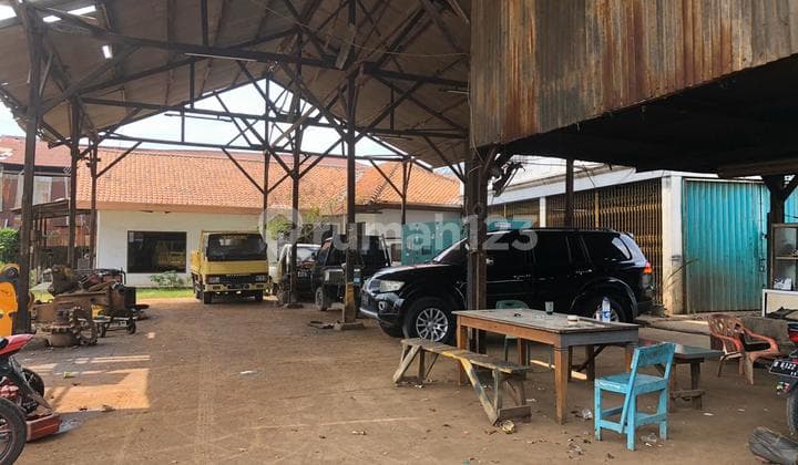 Tanah Dan bangunan ex Gudang Hoek di Jalan raya...