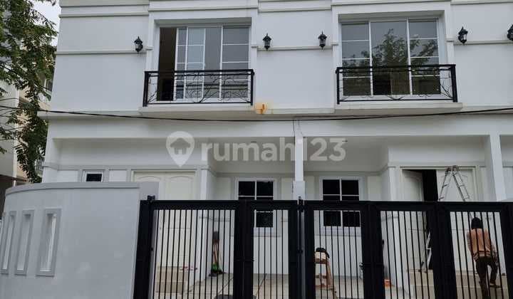Turun Harga ...Rumah Cantik 3 Lantai di Muara Karang Blok Iv Hadap Selatan
