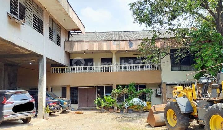 Rumah 2 Lantai SHM Hadap Jalan Raya di Daan Mogot