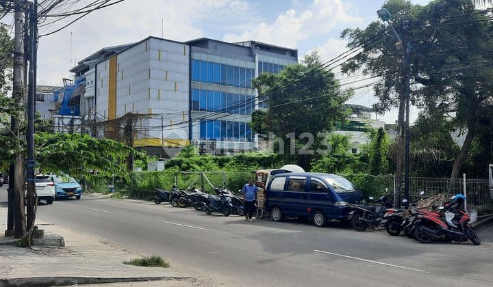 Tanah Hoek Strategis di Pluit 990 m² Hadap Jalan Raya