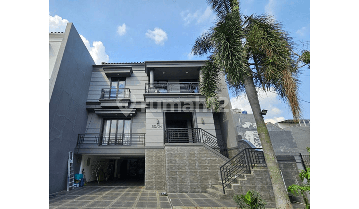 Dijual Rumah 3 Lantai Kontemporer Siap Huni Cilandak