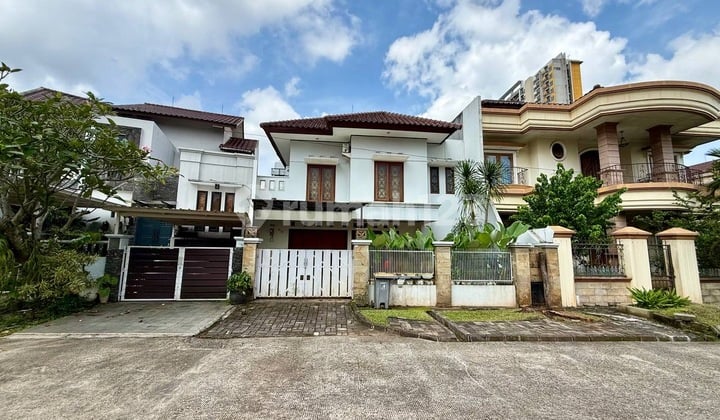 Rumah Asri Hadap Taman Dekat Lebak Bulus Komplek Elit Puri Cinere Lokasi Strategis Lingkungan Premium