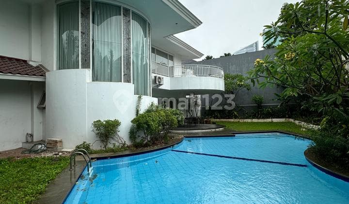 Rumah Classic 2 Lantai di Kawasan Elite Denpasar Kuningan, Jakarta Selatan