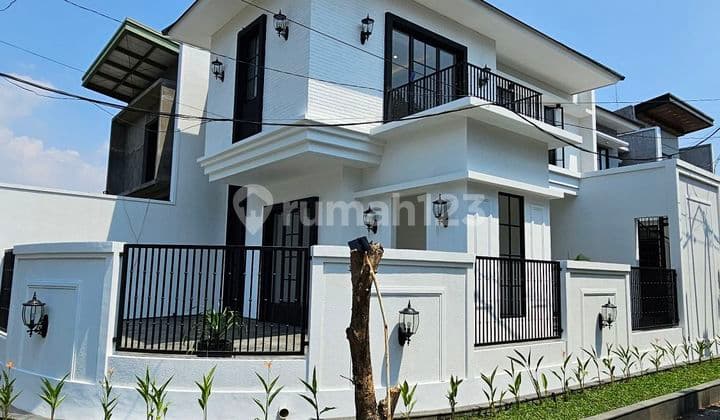 Rumah Mewah 2 Lantai di Rungkut Surabaya Model Kolonial Modern