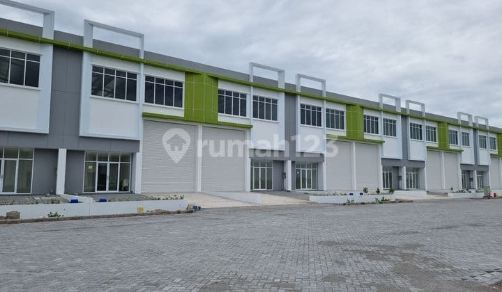 Warehouse in the new East Logistic Park Gres in the SEZ JIIPE area.