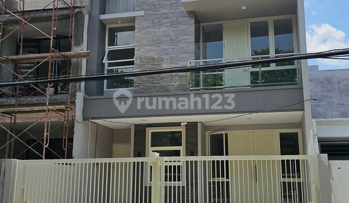 Dijual Rumah Manyar Tirto Jalan Kembar Utama Baru Gres