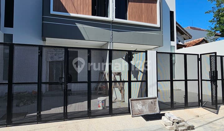 Dijual Rumah 2 Lantai Mulyosari Badu Gres Dekat Jalan Raya Utama