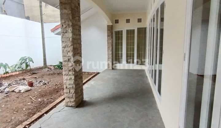 Dijual Rumah yang Bikin Anda Untung di Depok Kukusan Raya Beji Pinggir Jalan Raya, Cek Saja Dulu Rumahnya, SHM Unfurnished. Lebih Rendah Dari Harga Pasaran Dekat Akses Tol Baru Cocok untuk Anda Buka Showroom, Bisnis atau Kantor