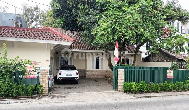 Dijual Rumah Pinggir Jalan Raya Di Depok Kukusan Raya Tanahnya Luas Ideal Untuk Hunian, Kost-an Atau Tempat Usaha. Lokasi Dekat Akses Tol Dan Hanya 12 Menit Dari Kampus Universitas Indonesi UI