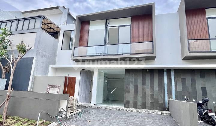 NEW HIGH SPEC Rumah Mewah Dian Istana 2 Lantai Hadap Selatan