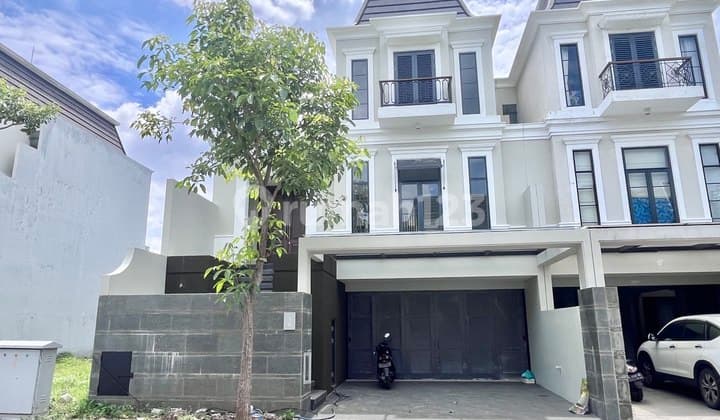 New American Classic House Surabaya Timur 3 Lantai