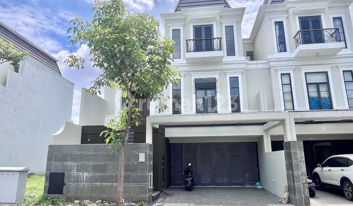 New American Classic House Surabaya Timur 3 Lantai