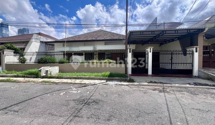 For Rent: Large Spacious House in Kertajaya Near Main Road