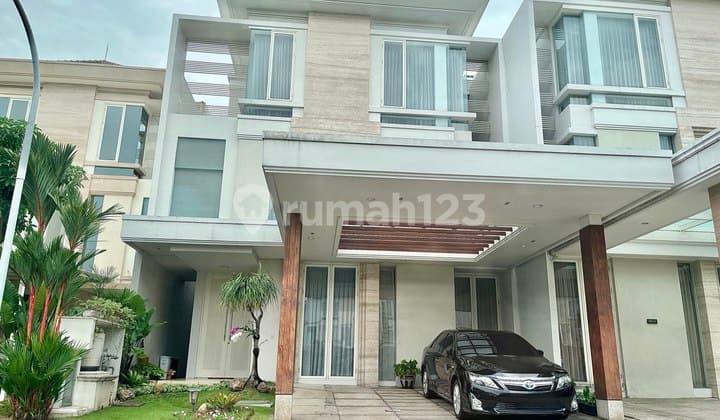 RUMAH MEWAH PAKUWON INDAH 3 LANTAI ADA LIFT PRIBADI DKT MALL