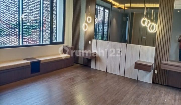 Rumah Mewah Ada Lift, Blok Elite.dan. tenang di Puri Indah. 20018