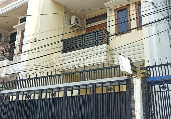 Rumah Siap Huni, Lokasi Bagus, Ada Ijin Usaha di Duri Kepa. 14365