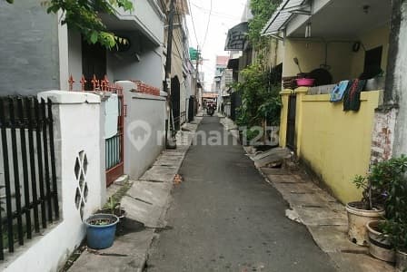Rumah Lama Hit Tanah Lokasi Strategis di Tanjung Duren. 15984