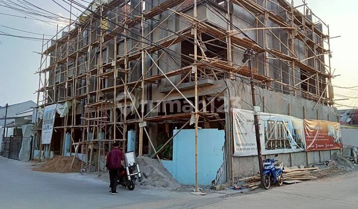 Rumah 3 Lt Baru Semi Furnished, Plus Bonus di Taman Ratu. 20550