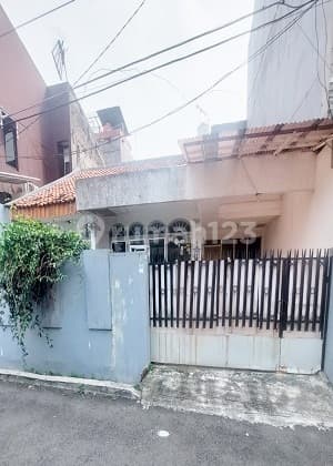 Rumah Bbs Banjir, Strategis, Lingk. Tenang di Duri Kepa. 16044