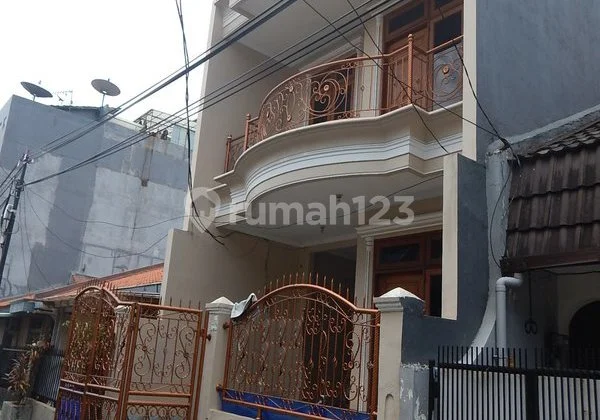 Rumah Dkt Halte Busway, Mall Dan Kampus di Tanjung Duren. 13529 Rumah Dkt Halte Busway, Mall Dan Kampus di Tanjung Duren. 13529