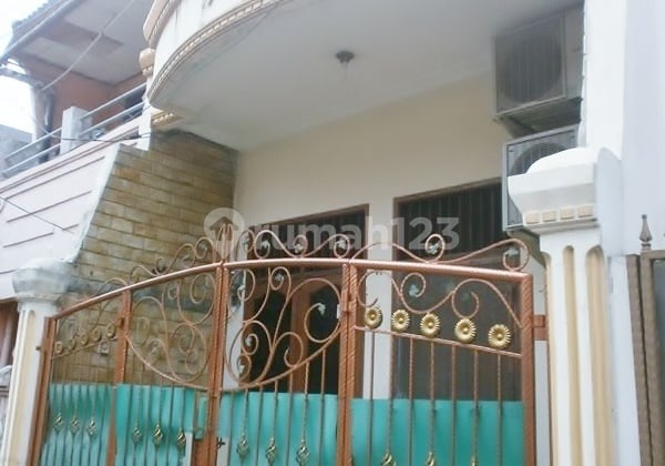 Rumah siap huni dekat pasar, bebas banjir di Tanjung Duren. 20168