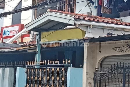 Rumah di Kemanggisan, bebas banjir, dekat kampus. 16205