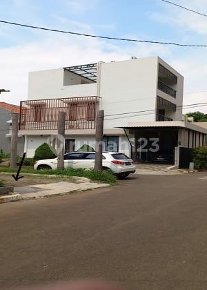 Rumah hoek baru renovasi lingk. tenang di Metro Permata. 16166