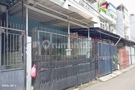 Jual rumah di lingk. tenang, harga menarik di Taman Ratu. 16159