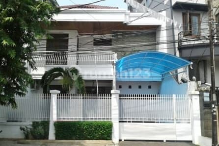 Rumah 3 Lantai Bagus Semi Furnished, Bbs Banjir di Slipi. 15002