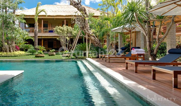 Grandiose Ten Bedroom Villa Complex At The Heart Of Seminyak 2333 L