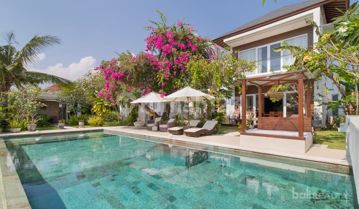 Masterbuilt 6 Bedroom Villa With Golf Course Frontage And Ocean Views 2395 N