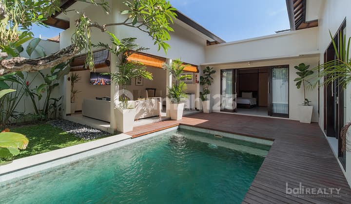 Cozy Two-Bedroom Freehold Villa in a Secure Umalas Complex – Fully Furnished, Great Deal – 2658-A