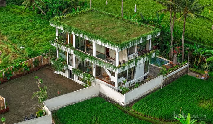 Properti Investasi Freehold Empat Kamar Tidur Unik di Kemenuh - 2730 LV