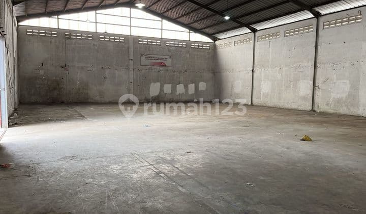 Warehouse for Rent on Main Road Soekarno Hatta