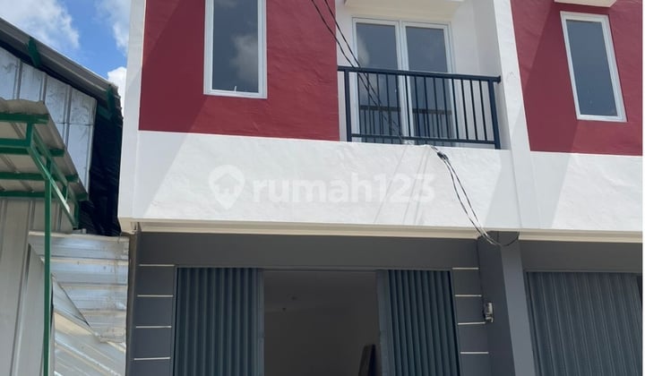 Disewakan Ruko 2 Lantai - Lokasi Super Strategis & Ramai!