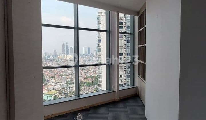Ruang Kantor Luas & Fleksibel - 257M2 di Apl Tower Central Park