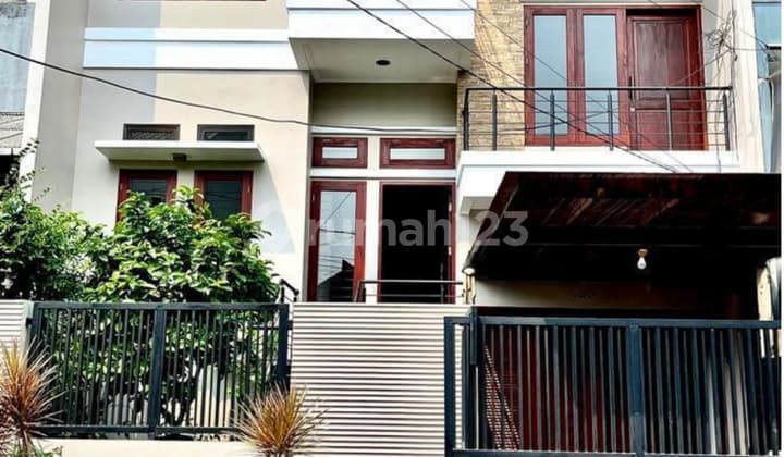 Rumah Ideal Keluarga di Taman Aries - 2,5 Lantai, Semi Furnished