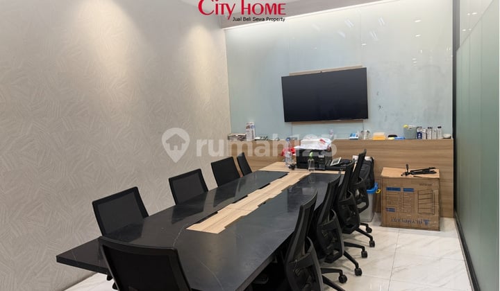 Jual Kantor Semi Furnished di Soho Capital - Lokasi Strategis