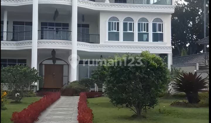 For Sale: Super Luxury Villa in Puncak, 2 Furnished Units | Mountain View