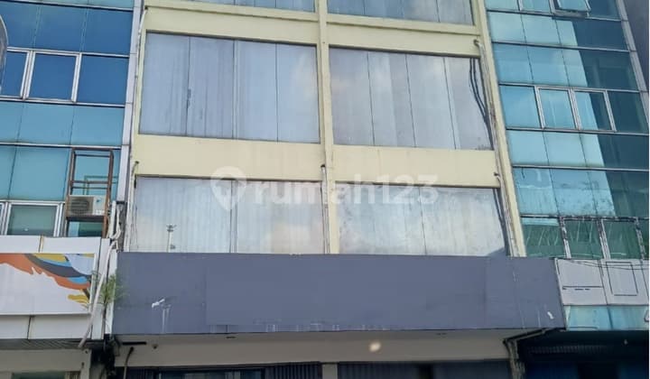 Disewakan Ruko 5 Lantai di Suryo Pranoto - Lokasi Strategis