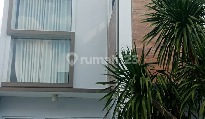 Rumah Matraman Baru 3,5 Lantai, Garasi 1 Mobil, Akses Jalan 2 Mobil