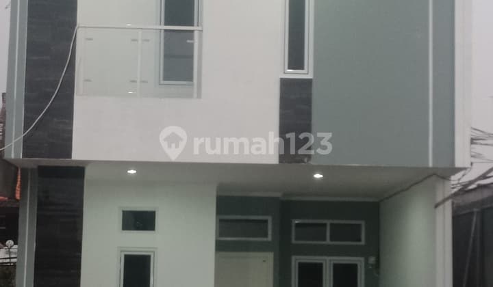 Rumah 2 Lantai di Pisangan Murah, Akses Ke Tol, Jalan 2 Mobil