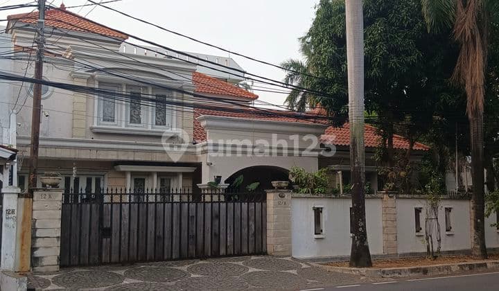Rumah Cempaka Putih Hooked LT 567 m2 Kolam Renang Private