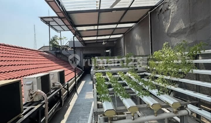 For Sale, Strategically Located Flood-Free Comfortable Move-In Ready House, Petamburan, West Jakarta