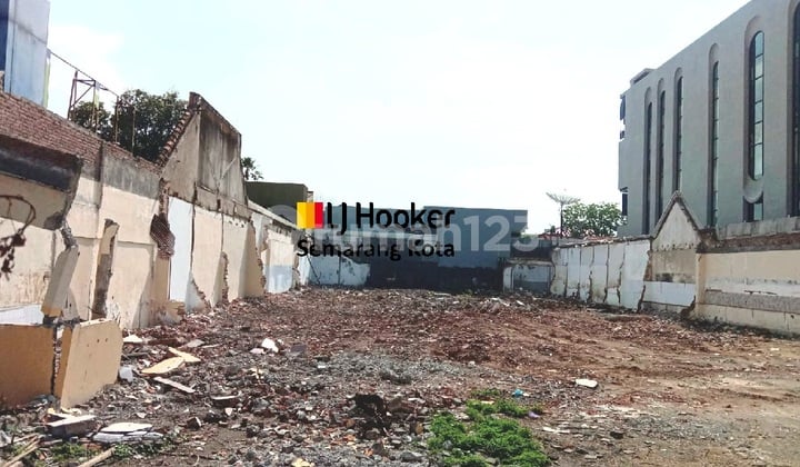 The plot is suitable for commercial buildings on MT. Haryono Street. The plot is suitable for commercial buildings on MT. Haryono Street.