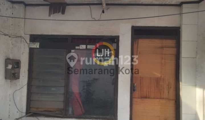 Rumah lama di daerah Bangunharjo